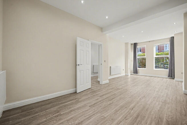 4 bed property, in Dinsmore Road, £1,200,000