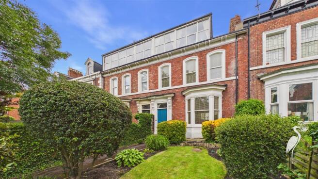 5 bed property, in Humbledon View, £329,950