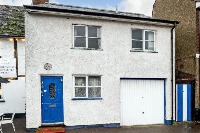 2 bed property, in High Street, £375,000