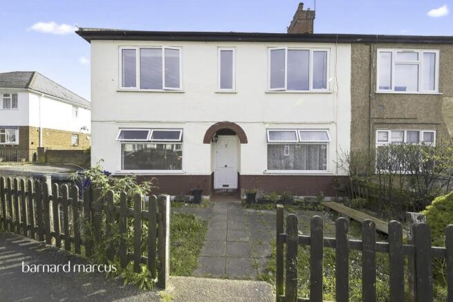 2 bed property, in Marlborough Gardens, £375,000