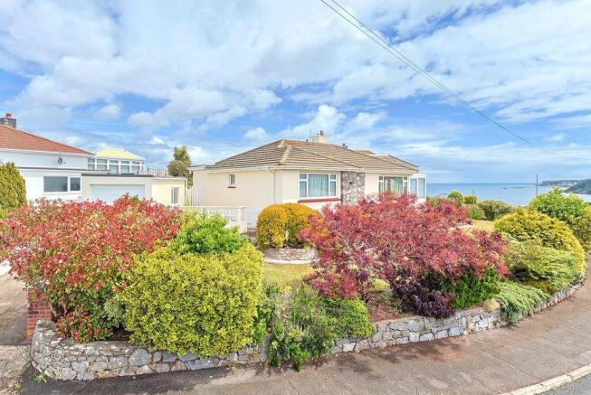 2 bed property, in Blue Waters Drive, £449,950