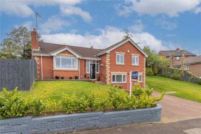 5 bed property, in Moor Hill, £515,000
