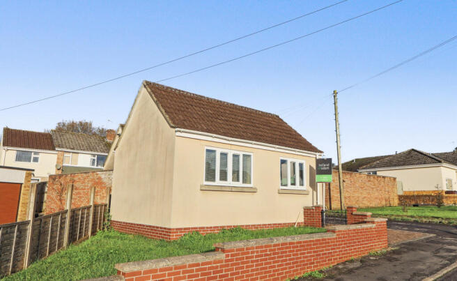 2 bed property, in Goodymoor Avenue, £240,000