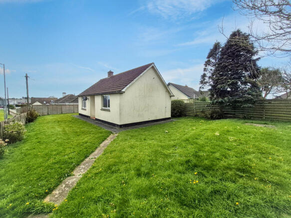 2 bed property, in Turnpike, £250,000