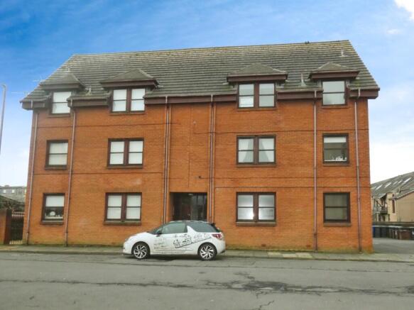 2 bed property, in Seton Street, £55,000