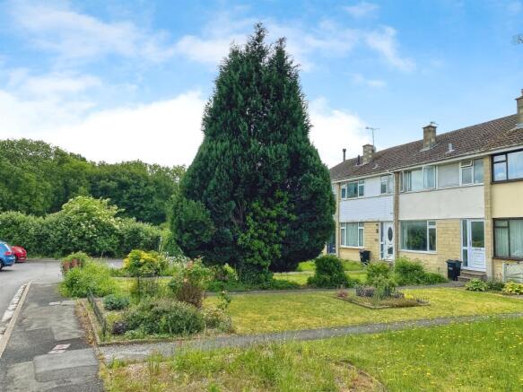3 bed property, in Ringswell Gardens, £380,000