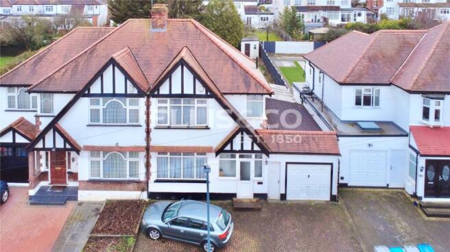 4 bed property, in Paxford Road, £800,000