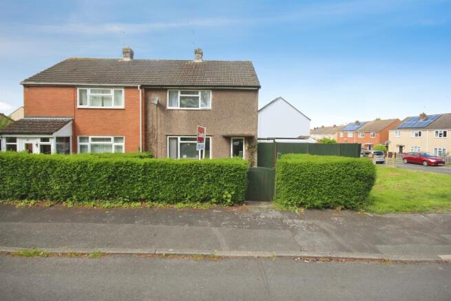 2 bed property, in Stretton Crescent, £250,000