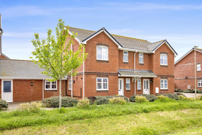 4 bed property, in Gore Road, £400,000