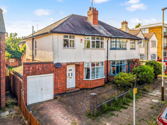 3 bed property, in Eastfield Road, £280,000