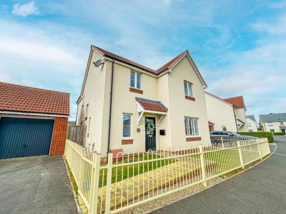 4 bed property, in Luscombe Road, £475,000