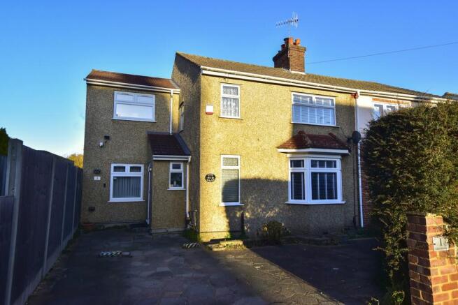 5 bed property, in First Avenue, £750,000