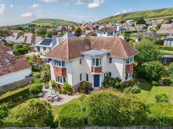 4 bed property, in Streche Road, £795,000