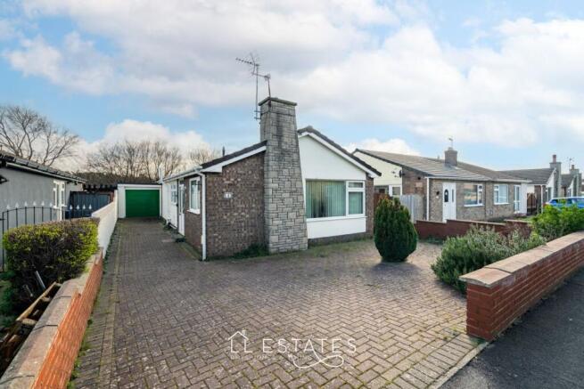 2 bed property, in Parc Esmor, £170,000