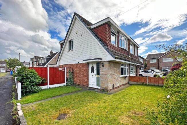 3 bed property, in Redesmere Close, £335,000