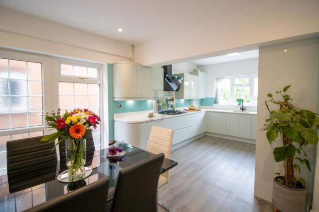 4 bed property, in Uppingham Road, £650,000