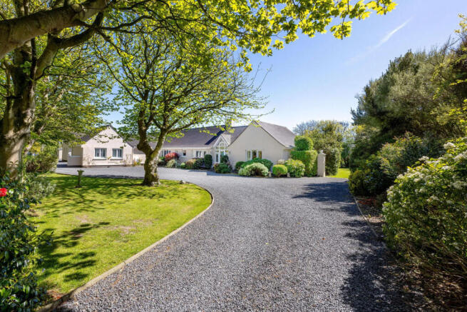 4 bed property, in Howlands, £1,295,000