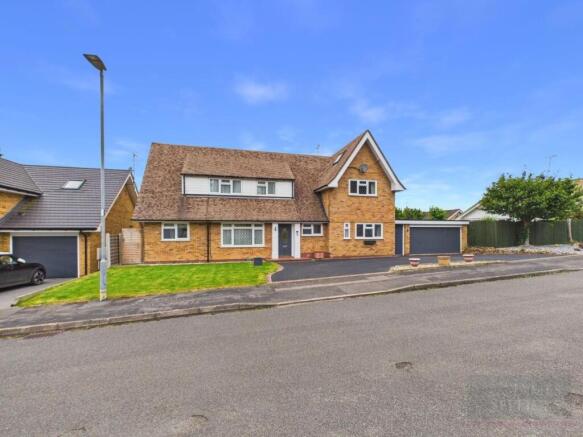 4 bed property, in Higher Green, £799,950