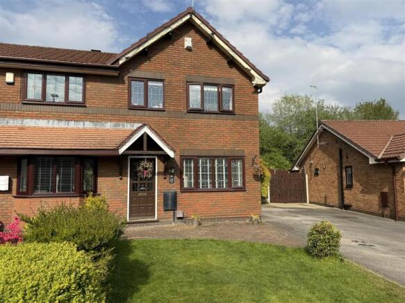 3 bed property, in Gylden Close, £300,000
