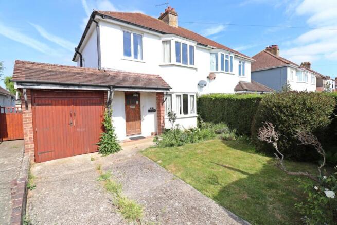 3 bed property, in Parklands Road, £450,000