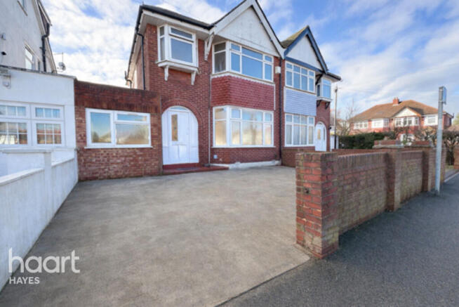 4 bed property, in Warley Avenue, £550,000
