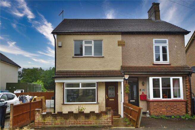 2 bed property, in Victoria Road, £350,000