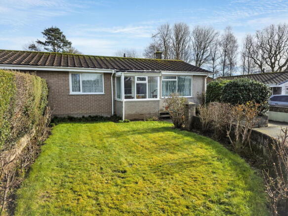 2 bed property, in Grenville Drive, £260,000