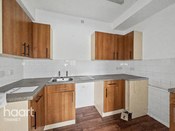 3 bed property, in Cannon Road, £145,000