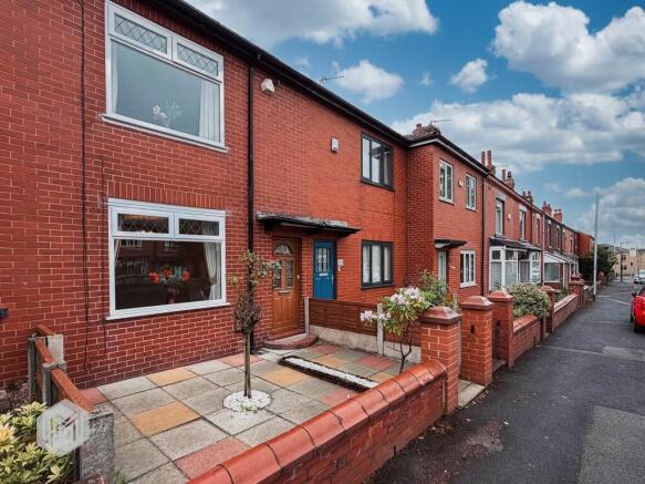 2 bed property, in Tottington Road, £180,000
