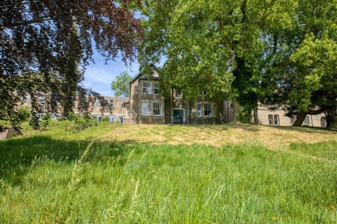 50 bed property, in Discreetly Listed - Bruton, £2,000,000