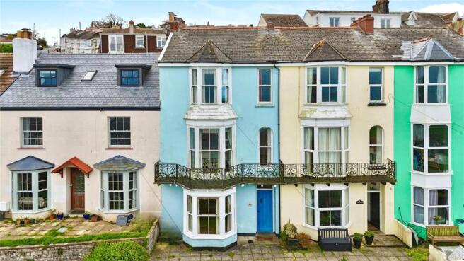 5 bed property, in Castle Terrace, £270,000