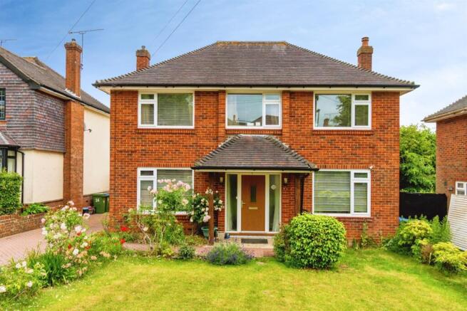 3 bed property, in Denbigh Gardens, £575,000