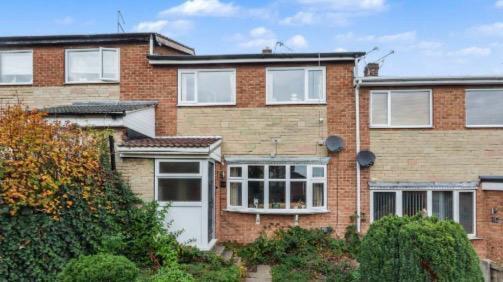 3 bed property, in Chatsworth Rise, £155,000