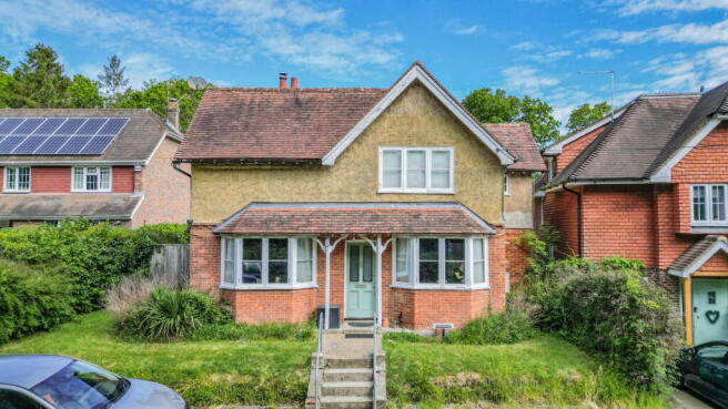 4 bed property, in High Street, £595,000