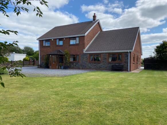 4 bed property, in Camnant Road, £530,000