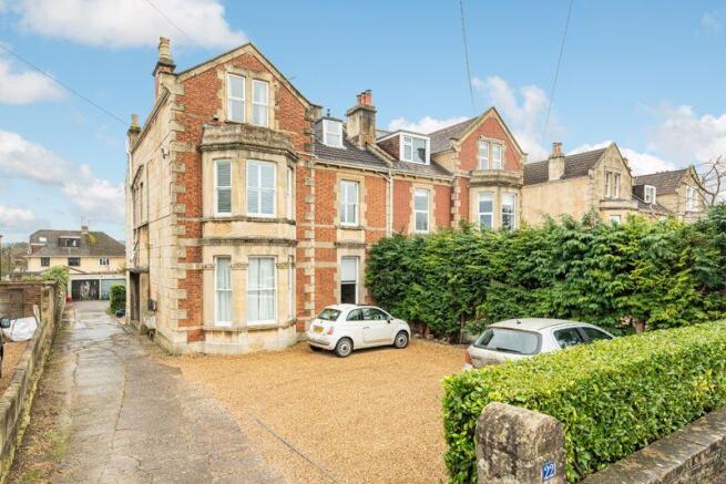 1 bed property, in Combe Park, £250,000