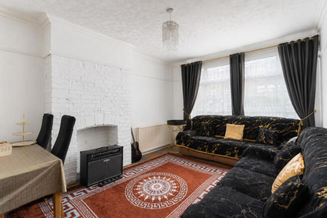 3 bed property, in Thornton Road, £475,000