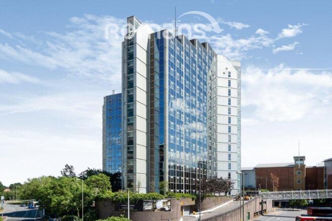 1 bed property, in Churchill Way, £120,000