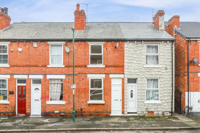 2 bed property, in Hazelwood Road, £140,000