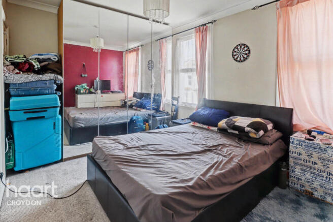 2 bed property, in Priory Road, £375,000