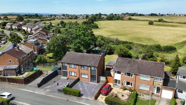 3 bed property, in Kenilworth Drive, £270,000