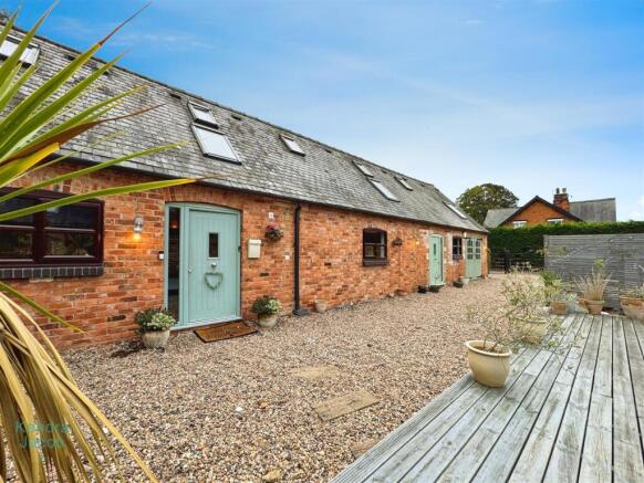 5 bed property, in Great North Road, £525,000