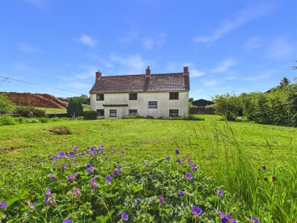 4 bed property, in Charterhouse, £495,000