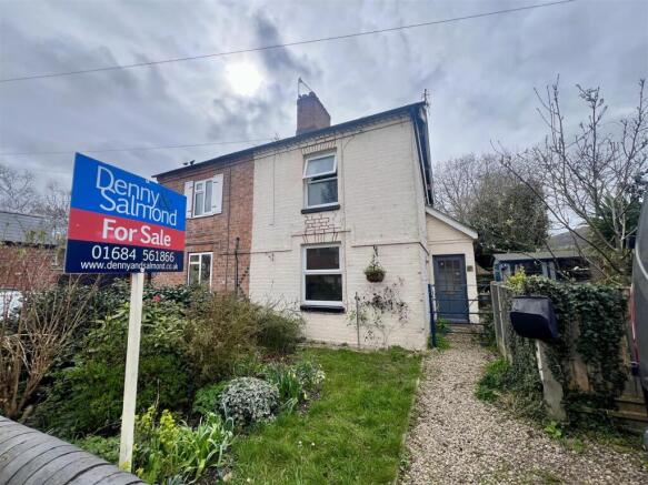 2 bed property, in Spring Gardens, £195,000