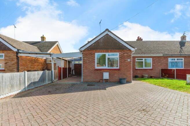 2 bed property, in Leas Road, £240,000