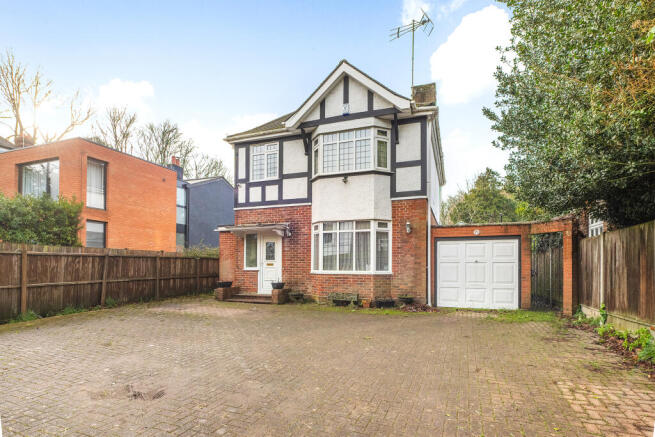 3 bed property, in Old Dover Road, £575,000