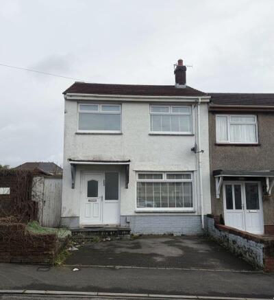 3 bed property, in 268 Middle Road, £110,000