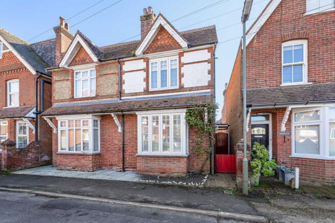 3 bed property, in Victoria Road, £480,000