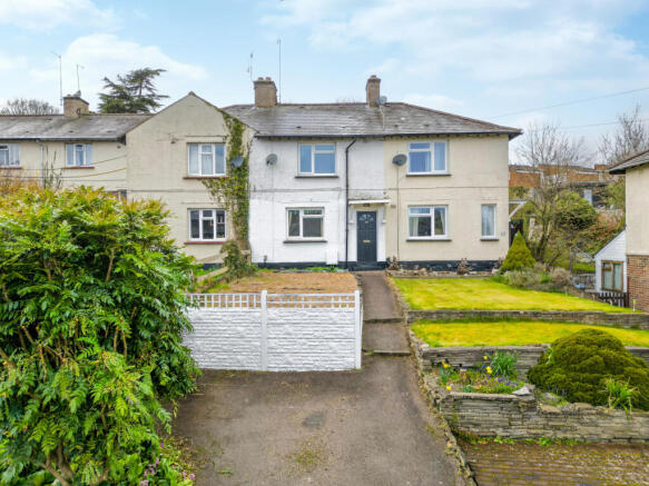 2 bed property, in Woodlands Avenue, £400,000