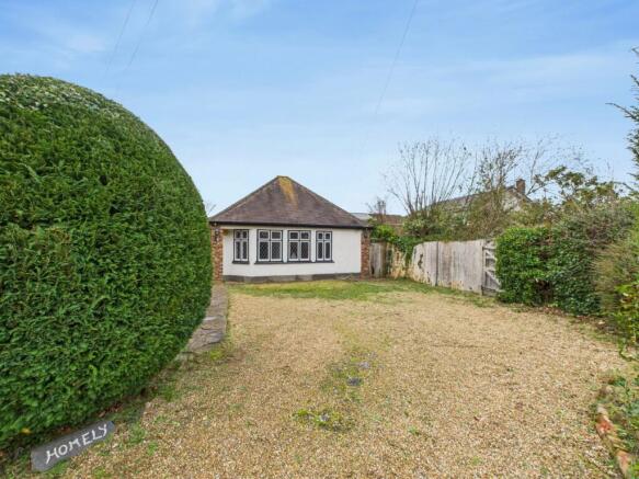 2 bed property, in Chelsfield Lane, £460,000